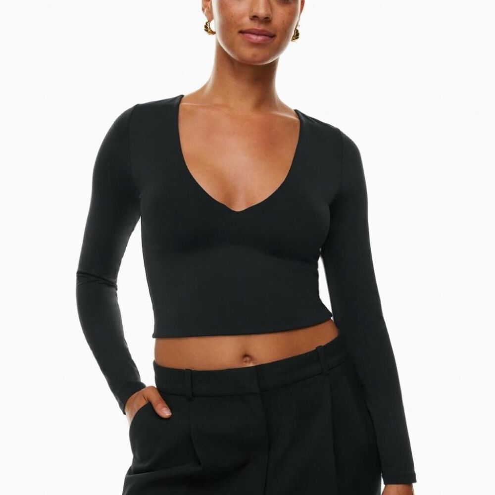 Aritzia Women's Black and Navy Blouse
